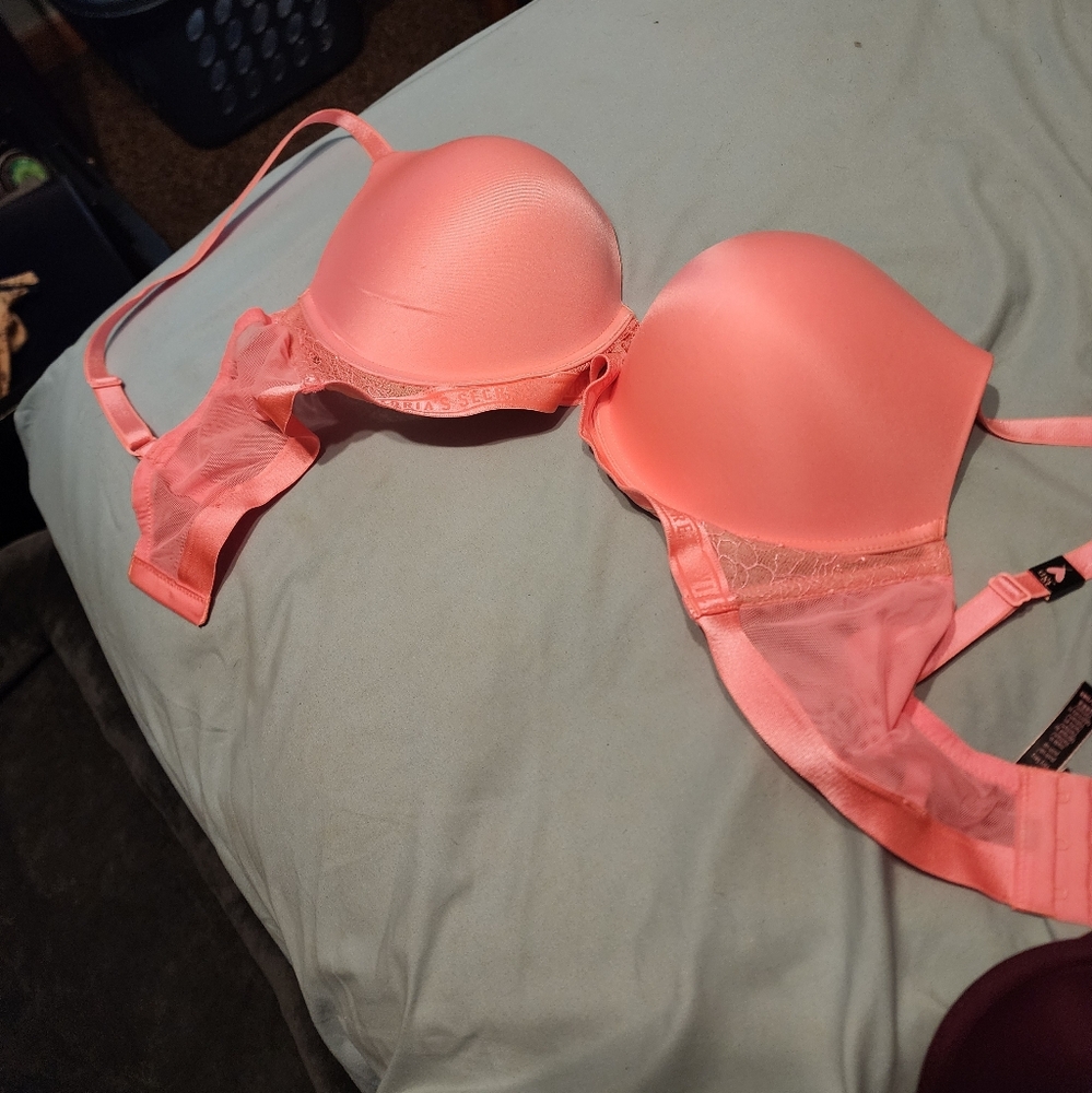 Victoria secret 38D bra